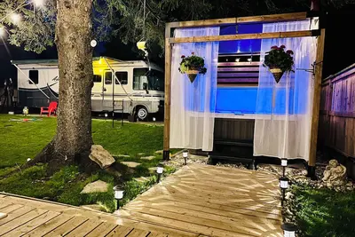 Image de Balkans Rv & Hot Tub Backyard Retreat