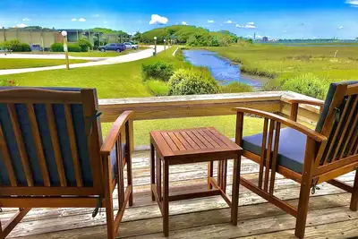 Image de Hooked Inn @ 8 1/2 Marina Village with Boat Slip