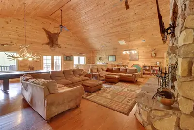 Image de Fraziers Bottom Cabin on 800 Acres of Land w\/ Lake