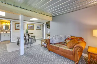 Image de Charming Lake Ann Apartment - Walkable Location!