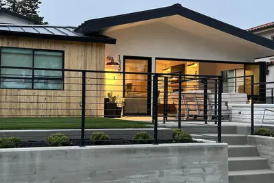 Image de Cardiff Swamis Beach house 2 blocks from beach - with ocean views and hot tub!