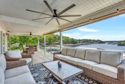 Image de Spacious Lakehouse W/ Private dock, Sleeps 16+
