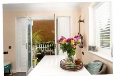 Cute flat with garden in Shalbourne Square.