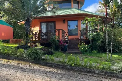 Image de Picturesque Lakeshore House