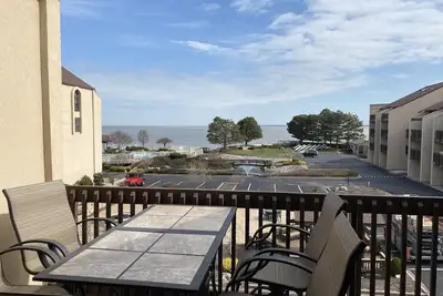Image de Incredible family getaway right on the water!