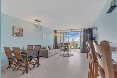 Image de Bonaire Oceanfront 1-bedroom apartment with private balcony, ocean view and dive shop onsite.