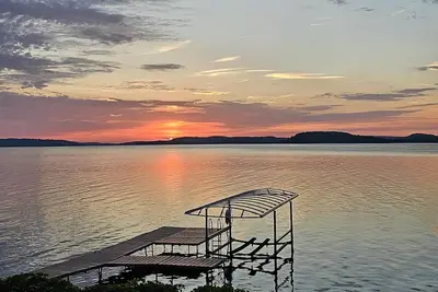 Image de 'The Lake Escape' Lakefront House w/Amazing Views!