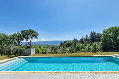 Image de Mas de 4 chambres, vue sur le Luberon. Magnifique à l'intérieur et à l'extérieur