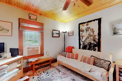 Image de Dog-friendly lakefront house with firepit, grill, 5 kayaks, dock & amazing views