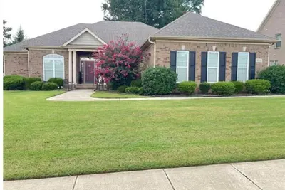 Image de 4 bd 3 bath home; located near Clift Farms!