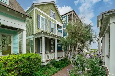 Image de Heritage Haven | Cozy Interior +  Fishing Pier & Community Pool!