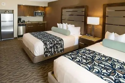 Image de Relaxing, Amenity Full, Boardwalk Studio w/ pool & hot tub -mins from the beach!