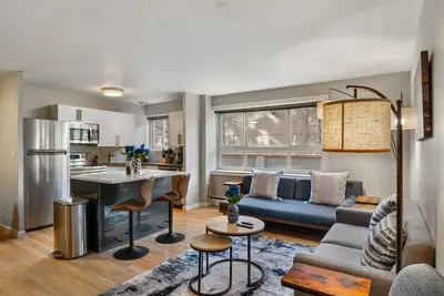 Image de Luxury Living in the Heart of Capitol Hill - Gorgeous Flat wt Paid Parking Avlb