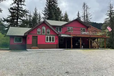 Image de Resurrection Peaks Lodge. Lower unit, sleeps 8. Private lot and close to town.