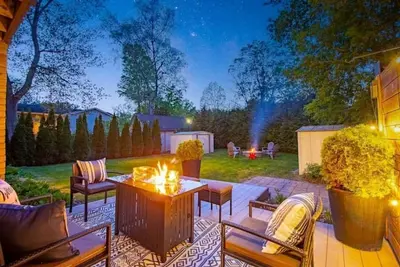 Image de Lake View Haven Cottage w\/ Hot Tub and just Steps to Innisfil Beach!