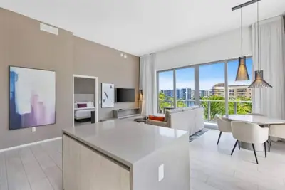 Image de Modern 2bed/2bath at Hyde House' 3\n