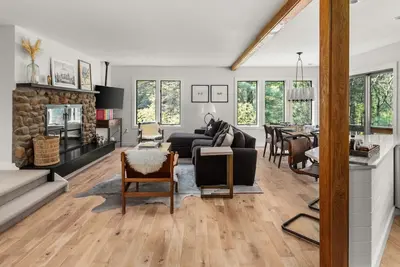 Image de Access to Heated Pool/Hot Tub & Close to Stowe Mtn resort!