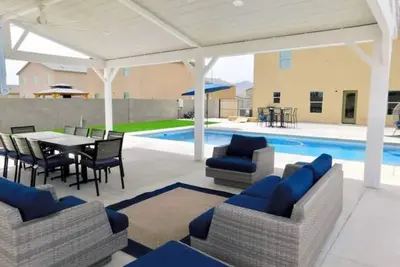 Image de Beautiful New Modern Home - Minutes from the river, lake and casinos!