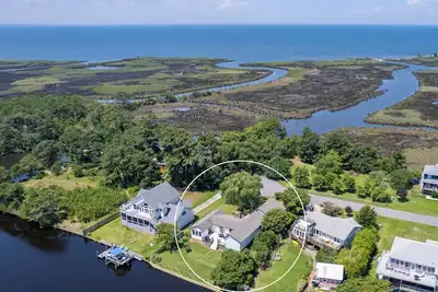 Image de 🌟New Waterfront Listing🌟New Dock, Furnishings, Renovated, Fenced Yard, Dogs ✔️