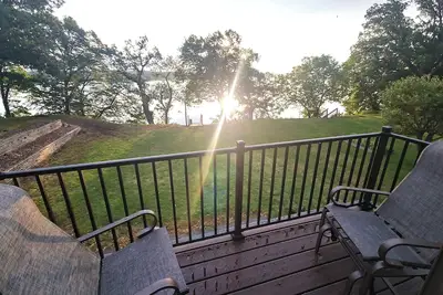 Image de Beautiful, remodeled home on Lake Andrew. Pontoon Rental Available
