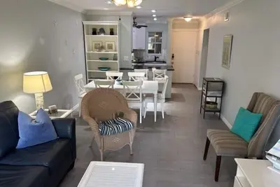 Image de Ground Floor Upgraded 2 Bed 2 Bath, Washer/Dryer, Short Walk to #1 Siesta Beach!