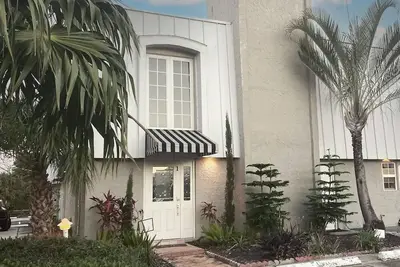 Image de Vacation Townhouse Near the Beach - Luxurious - 1400+ Sqft Sleep up to 9