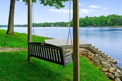 Image de Grand Bay w/Hot Tub, 440' Shoreline & Optional Boat Rental