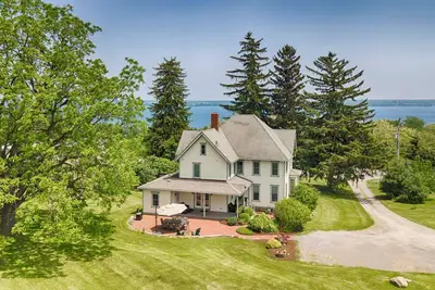 Image de The Vineyard House at Fox Run Vineyards: Seneca Lake Wine Dream Home