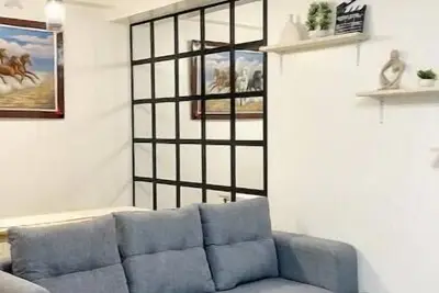 Image de Stylish 2br Condo Wi-Fi with Free Parking\n\n