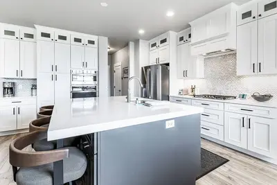 Image de Breathtaking Views, Luxe New 4br, 3. 5ba Townhome Overlooking Valley