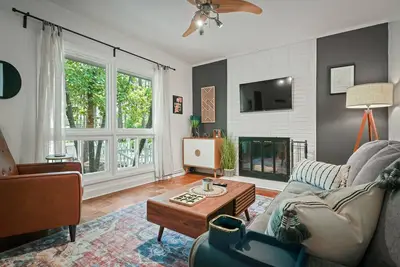 Image de Midland Pines Getaway! 3 bedroom stylish & cozy Cottage minutes to golf & dining