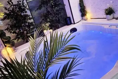 Image de Exotic Jacuzzi Apartment with Balcony & Parking