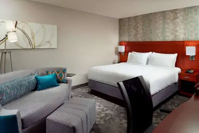 Image de Ideal Location in Midtown! 3 Modern Units, Seasonal Outdoor Pool, Pets Allowed!