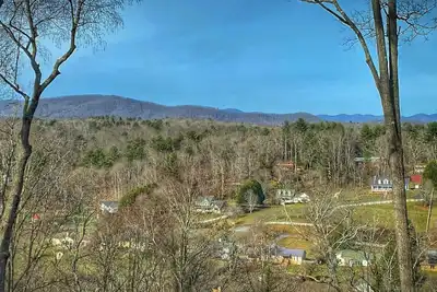 Image de Blue Ridge Views - 2 King Beds - Near the Ecusta Trail - No Stairs - Private
