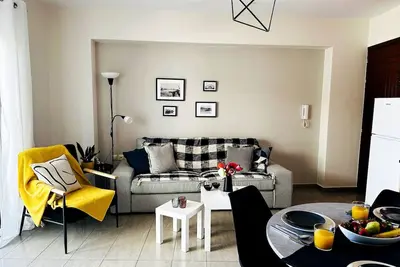 Image de Cosy Snuggle - 2min de la plage, 6min à pied de la vieille ville