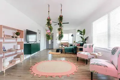 Image de Sundown Sanctuary in National City