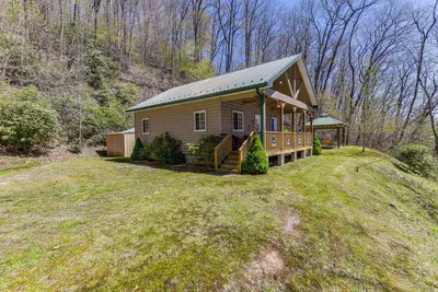 Image de Hillside Cabin + Grill - Near Smoky Mountains