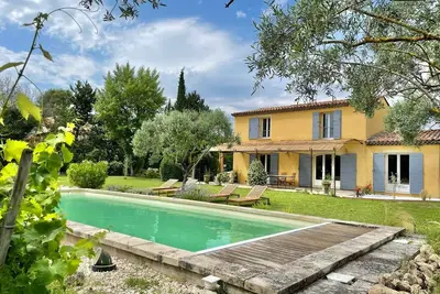 Maison à 2 pas du village d'Ansouis à 30 minutes d'Aix-en-Provence