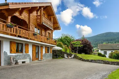 Image de Chalet 'La Sportive' avec vue sur les montagnes, jardin privé et Wi-Fi