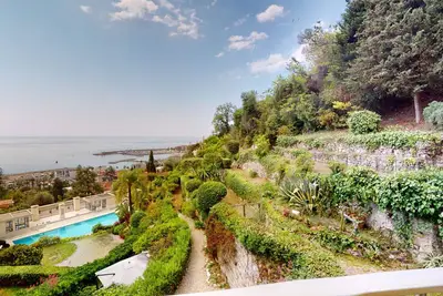 Image de Grand 3p climatisé avec terrasses, piscine et parkings à Menton