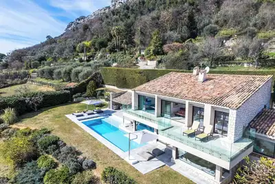 Image de A contemporary and stylish architectural gem nestled in the Alpes-Maritimes
