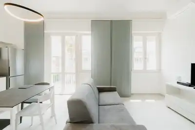 Image de Modern and bright seafront house