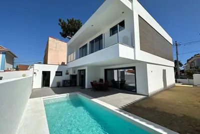 Maison au bord de la mer près de Lisbonne