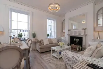 Image de Gloucester Place Townhouse Apartment. Hot Tub