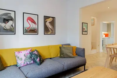 Image de Bright & Airy 2bd - 10 mins walk into Centre