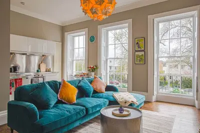 Stylish Grade Ii Listed Apartment: The London