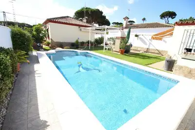 Image de Lovely private villa with pool, wifi, air conditioning, parking.