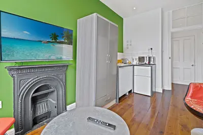 Image de Charming Two Bedroom Apartment in Central London!