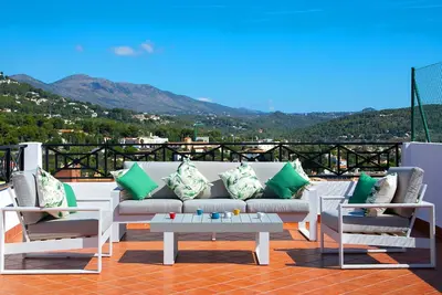 Image de Joli appartement pour 6 personnes avec climatisation, Wifi, piscine, Tv, terrasse et parking