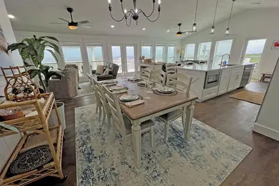 Image de Chasin Tail - Beachfront - Island Realty